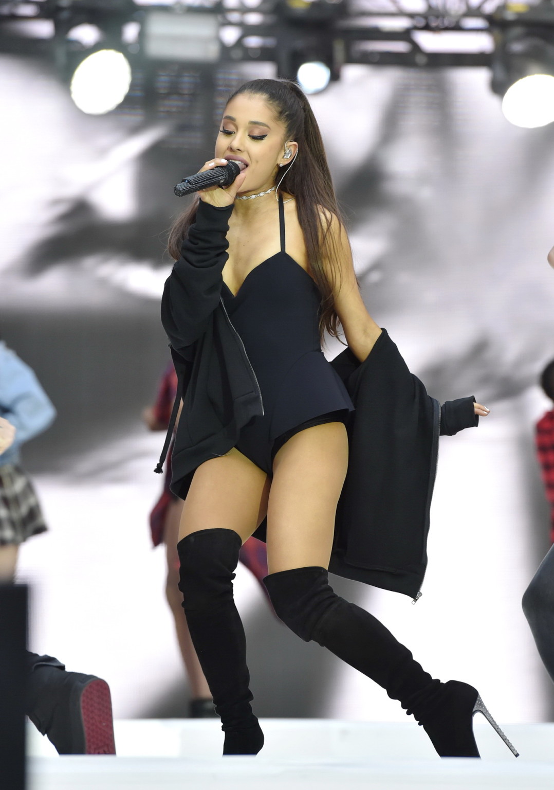 Ariana Grande shows off her shaved pussy in a tiny black outfit while performing #75161925