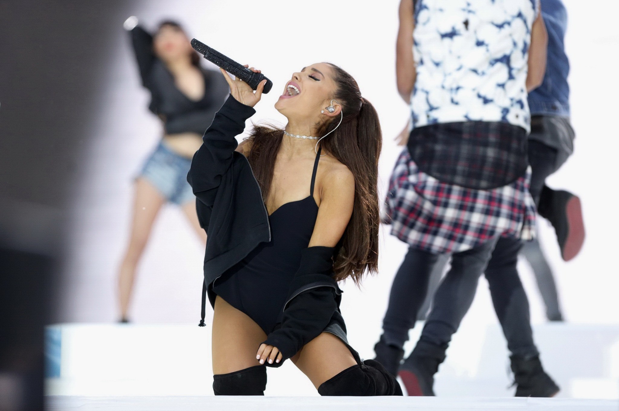 Ariana Grande shows off her shaved pussy in a tiny black outfit while performing #75161931