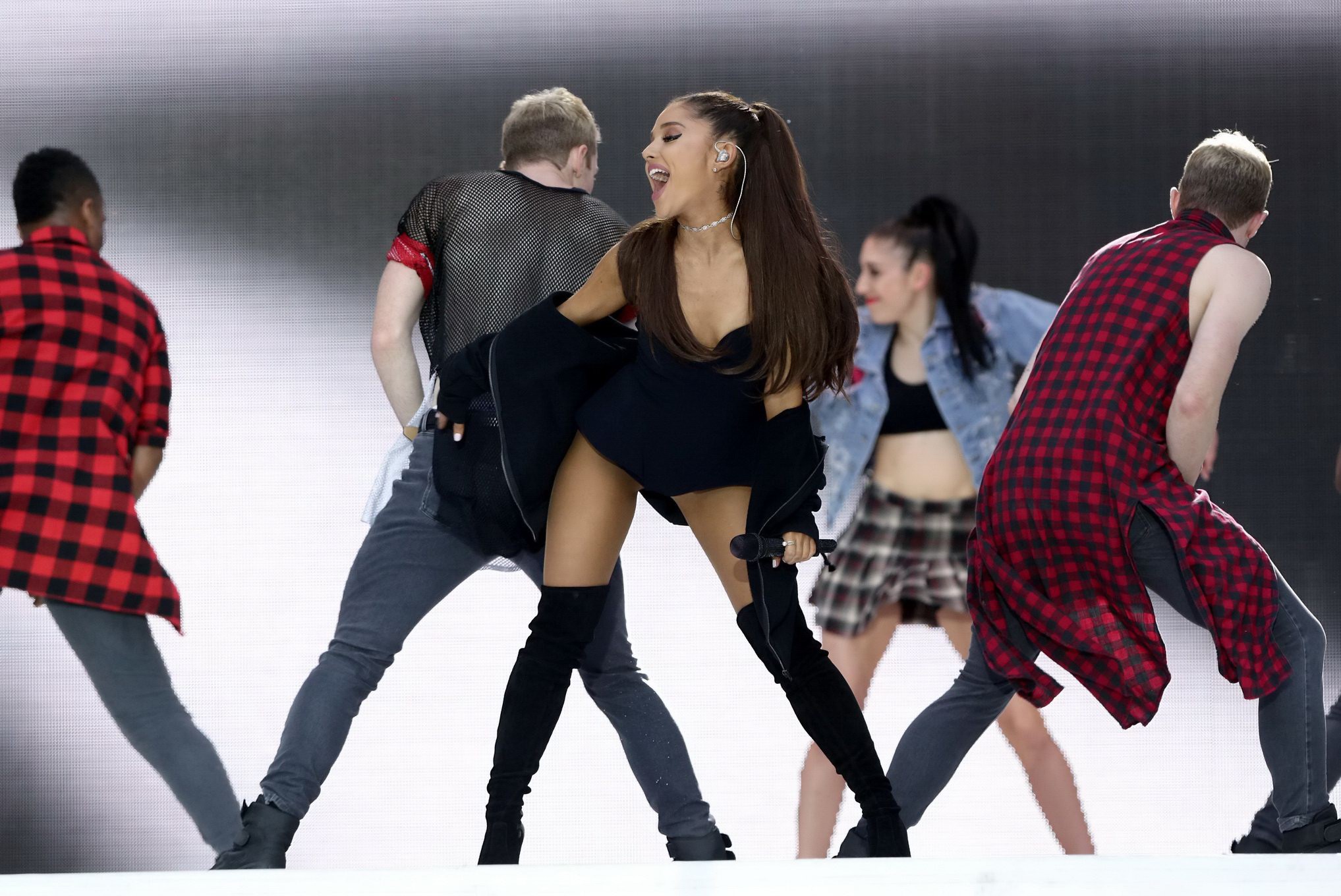 Ariana Grande shows off her shaved pussy in a tiny black outfit while performing #75161952