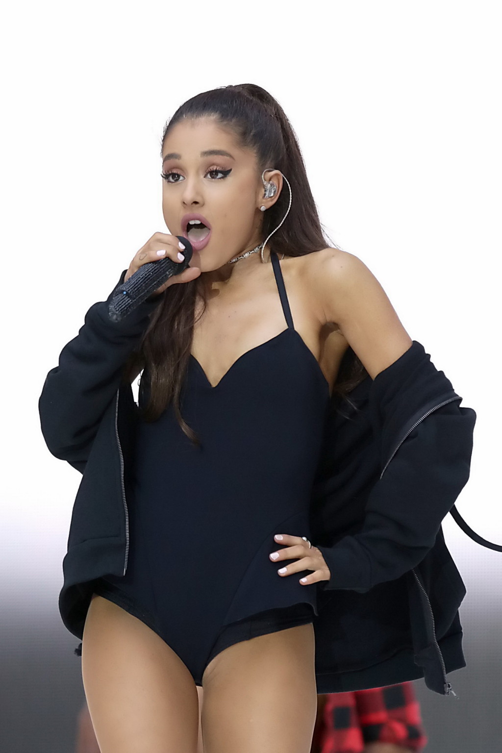 Ariana Grande Shows Off Her Shaved Pussy In A Tiny Black Outfit While