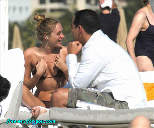 Chloe Sevigny gives blowjob and upskirt paparazzi pictures #75433578