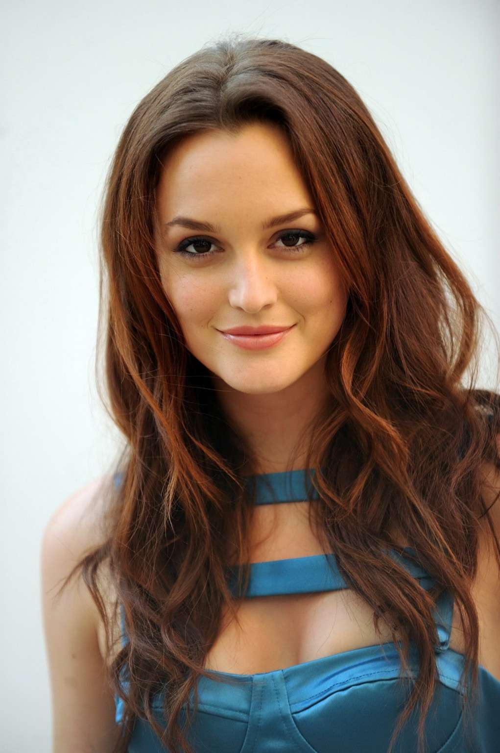 Leighton Meester muy sexy con un escaso vestido azul en la 'fashion's night 
 #75333949