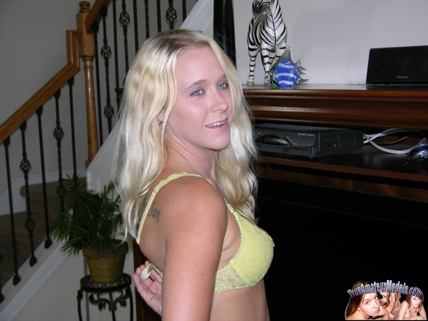 Amateur Blonde Nude Girl Modeling Nude - Julie J.