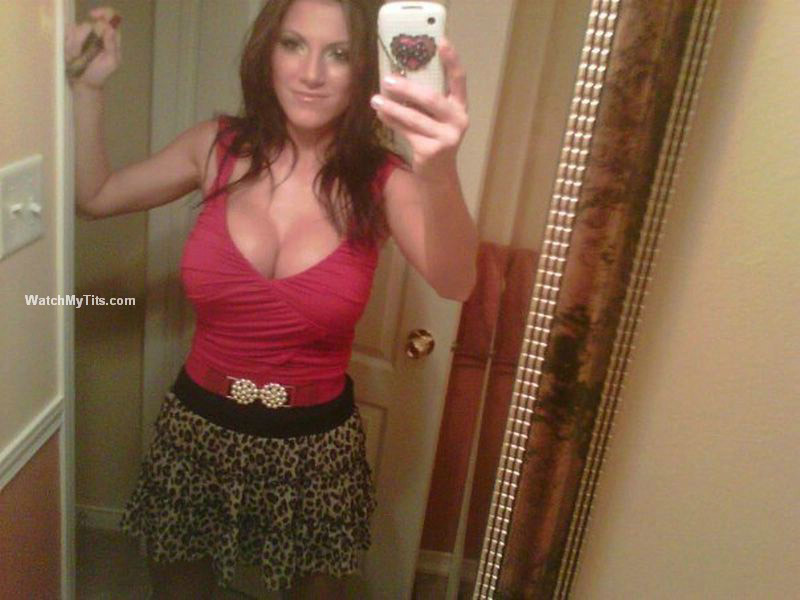Große Titten-Selfies von vollbusigen Freundinnen
 #67901175