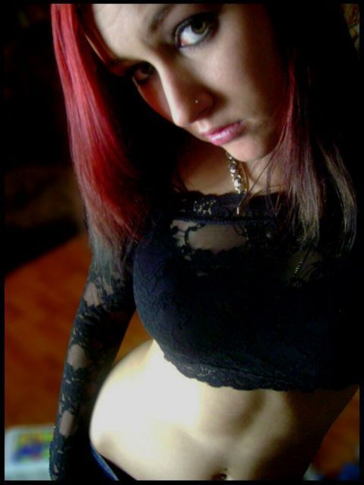 Emo novias jóvenes posando y autofoto fotos 12
 #67835890