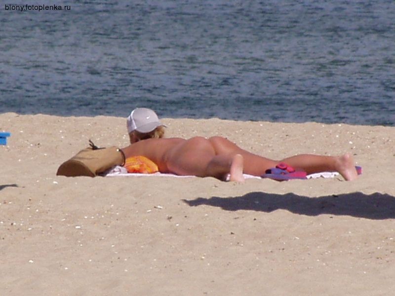 Nudista russa bionda lampeggia al cameraman
 #72252904