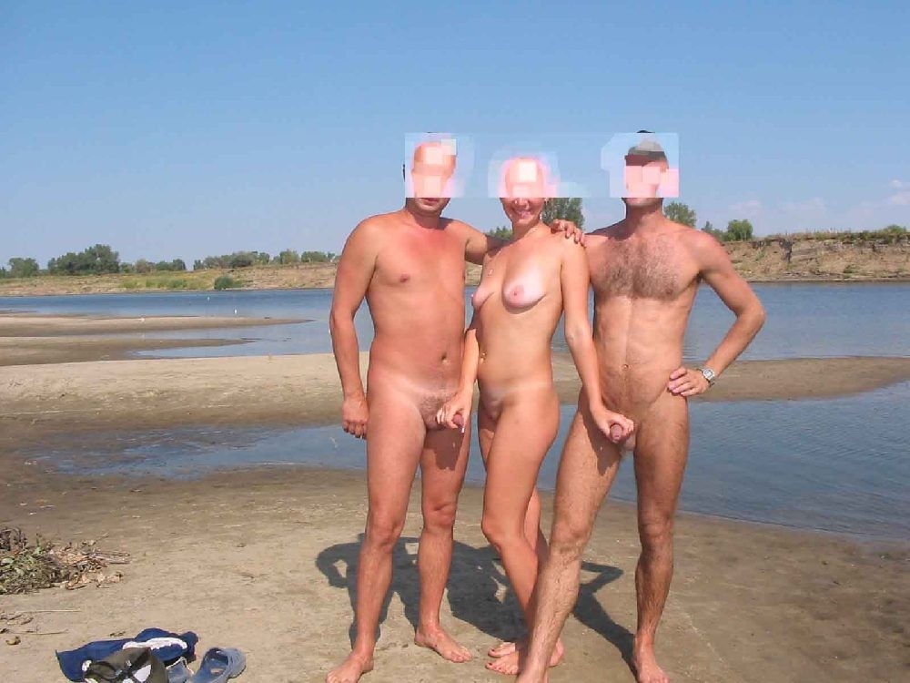 Erstaunliche junge Nudisten berühren gegenseitig ihre Körper
 #72250930