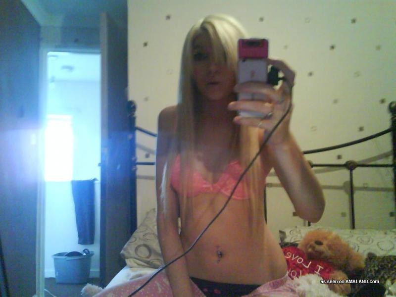 Steamy hot sexy emo blonde cutie camwhoring
 #67218773