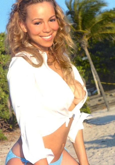 Mariah Carey seins nus sur la plage
 #72318941