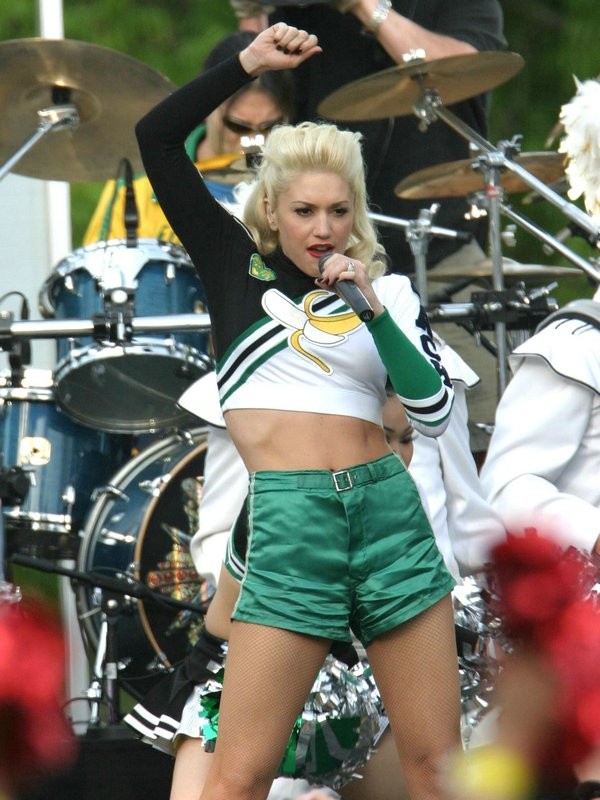 Leggy celeb Gwen Stefani in skimpy outfits #74013811