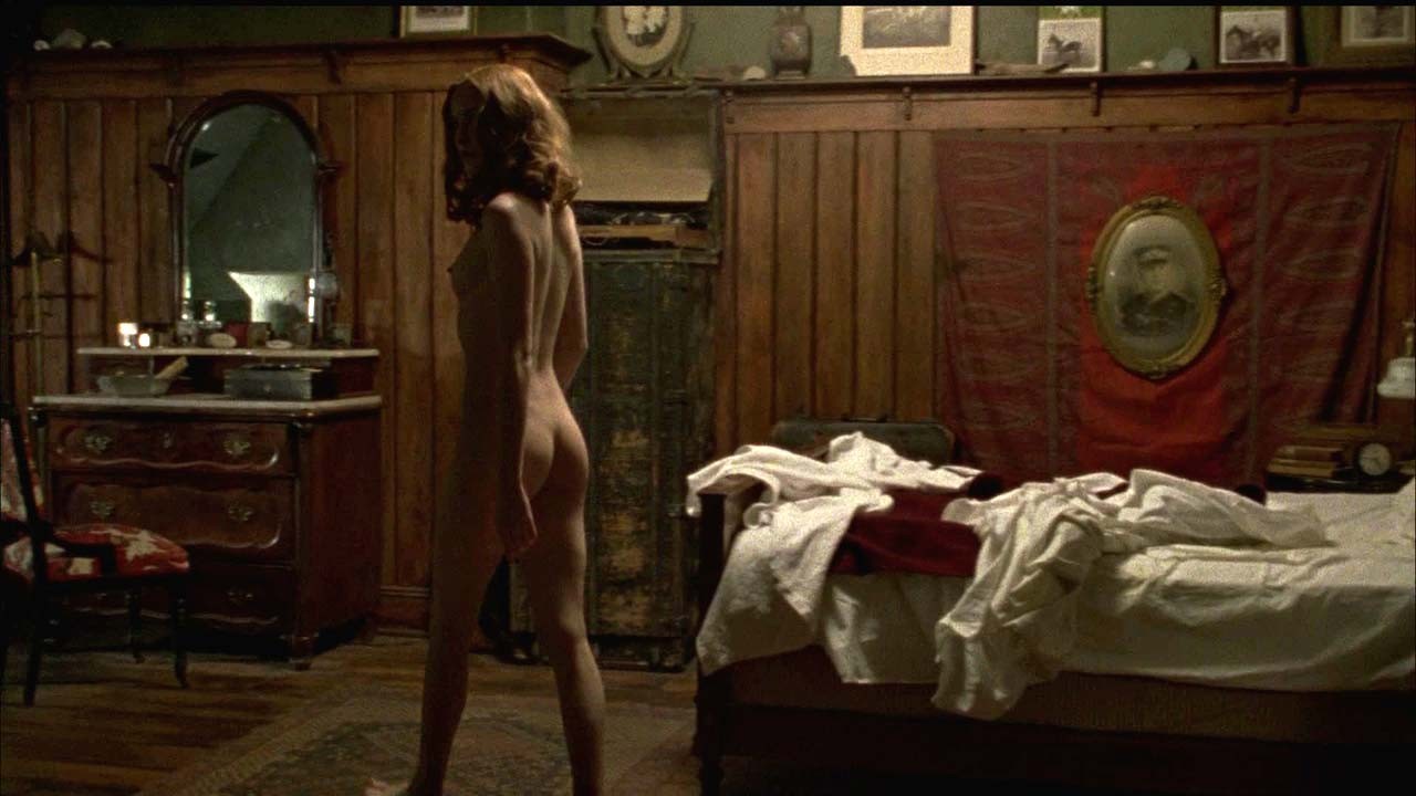 Evan rachel wood exponiendo sus bonitas tetas grandes y su coño peludo en una escena de película desnuda
 #75307736