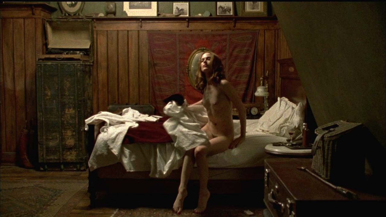 Evan rachel wood exponiendo sus bonitas tetas grandes y su coño peludo en una escena de película desnuda
 #75307754