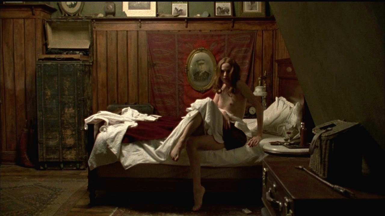 Evan rachel wood exponiendo sus bonitas tetas grandes y su coño peludo en una escena de película desnuda
 #75307766
