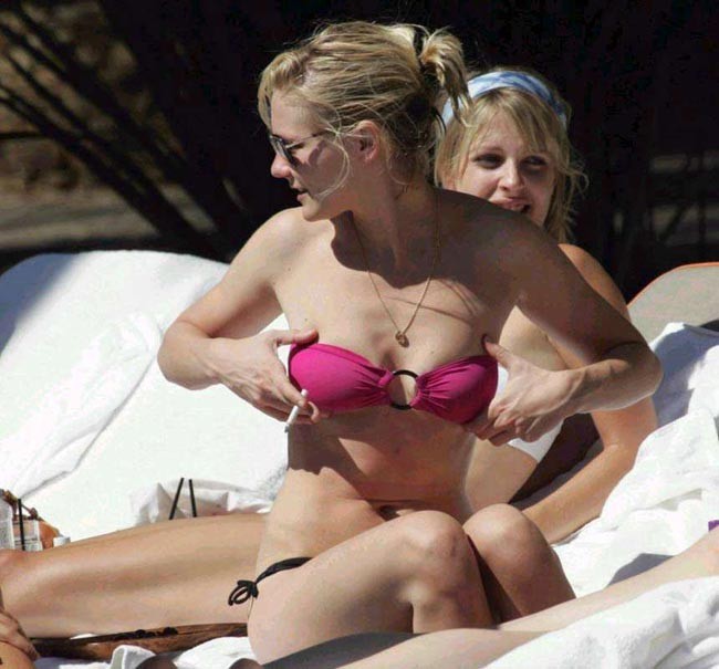 Celebrity kirsten dunst nice nipple slip on the beach
 #75400548