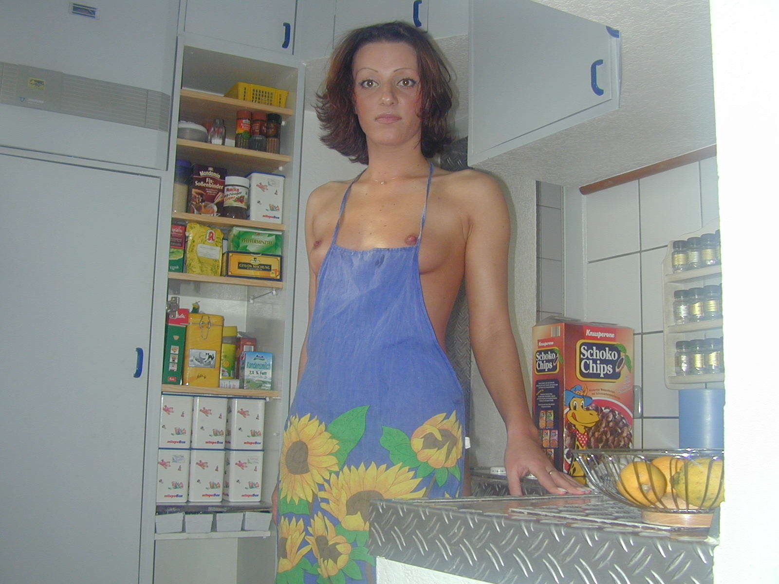 Nackte Hausfrau
 #68234368