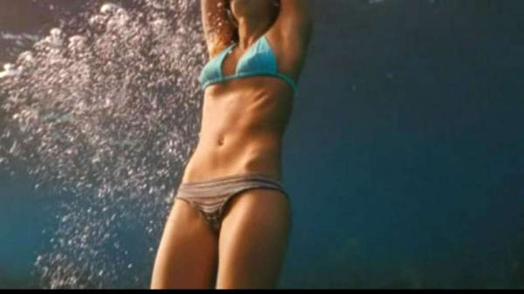 Jessica Alba che espone il suo corpo sexy e tette calde su foto private
 #75327326