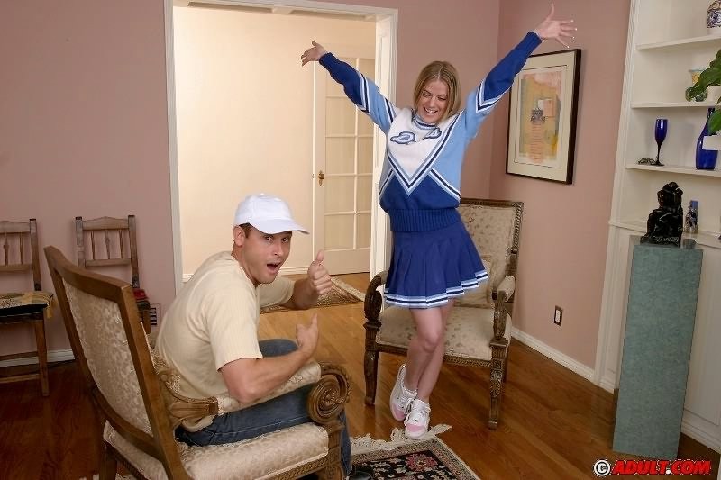 Zwei Schwänze testen Cheerleader Teen Anita Blau und bohren ihre Ficklöcher
 #75466615