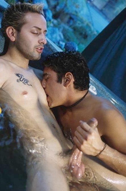 Two latino twinks sucking and screwing and cumming in a bath #76957259