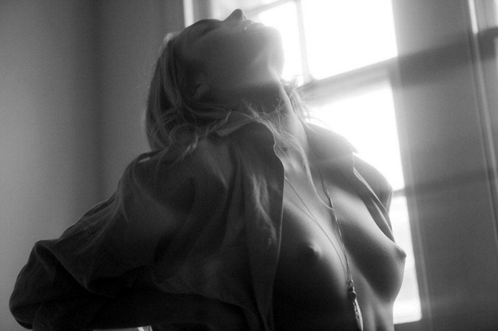 Candice Swanepoel entblößt ihre süßen frechen Titten
 #75332421