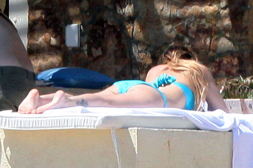Drew Barrymore showing her sexy body and hot ass in bikini #75353005