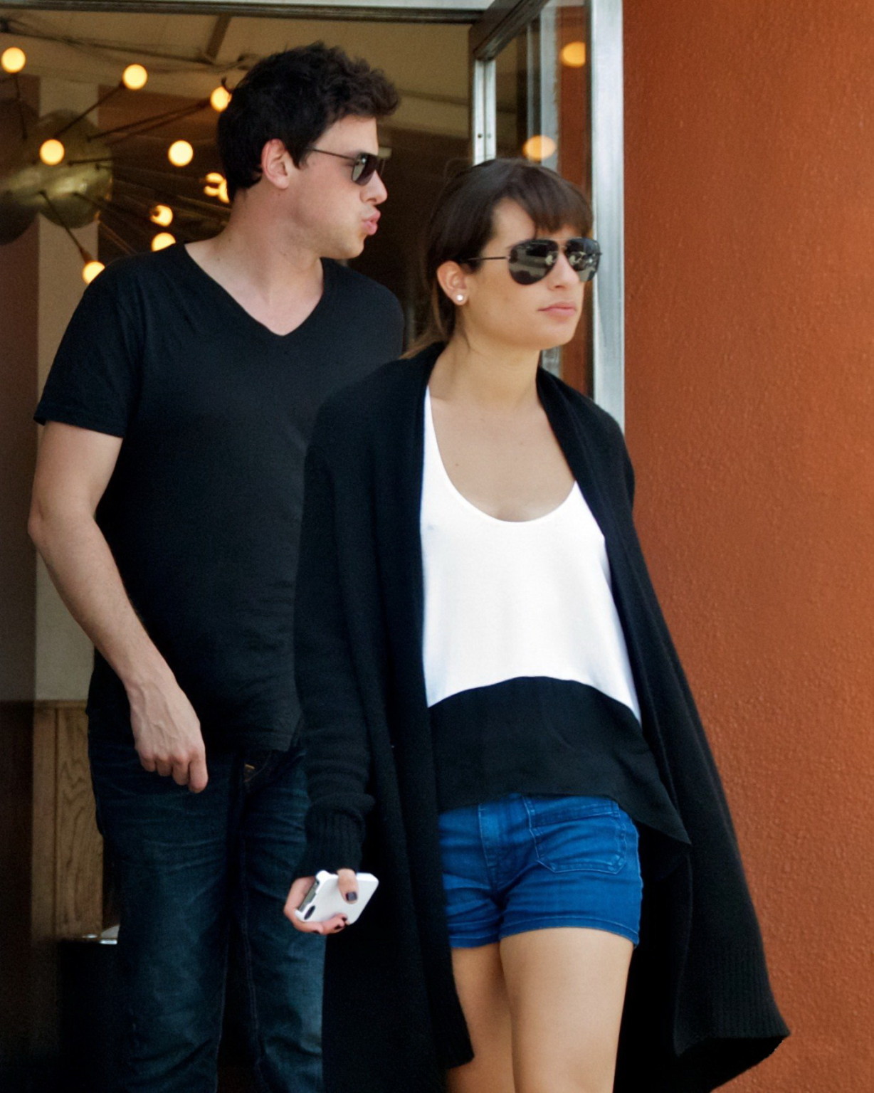 Lea michele leggy braless mostrando pokies a canter's deli
 #75263297