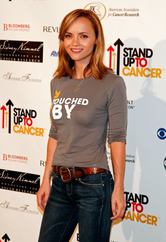 Christina Ricci s'exhibe avec ses seins et ses pokies massifs.
 #74922752