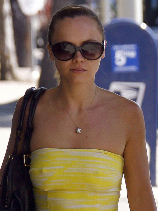 Christina ricci faunts ihre Brüste und massive pokies
 #74922787