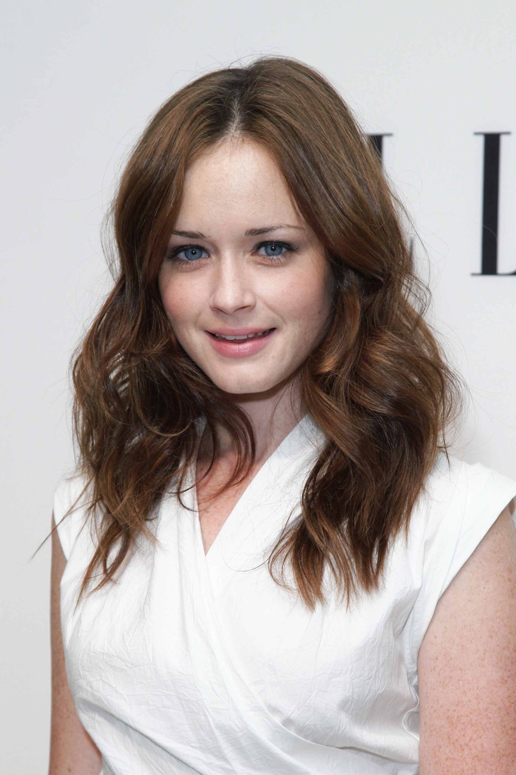 Alexis bledel langbeinig bei der mercedes benz fashion week in nyc
 #75314816