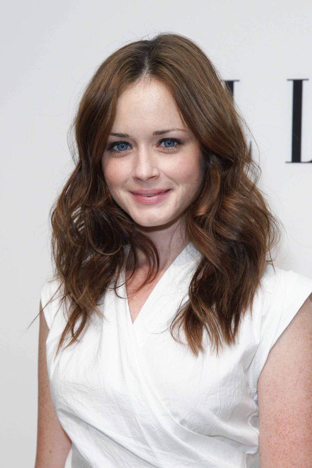 Alexis bledel langbeinig bei der mercedes benz fashion week in nyc
 #75314822