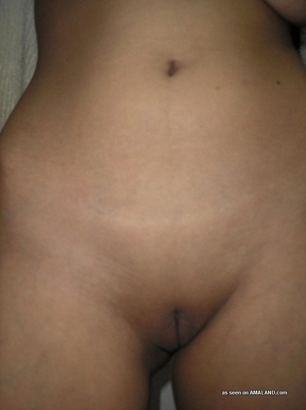 Rasierte indische Babe nackt und Ausbreitung zu Hause
 #69782988