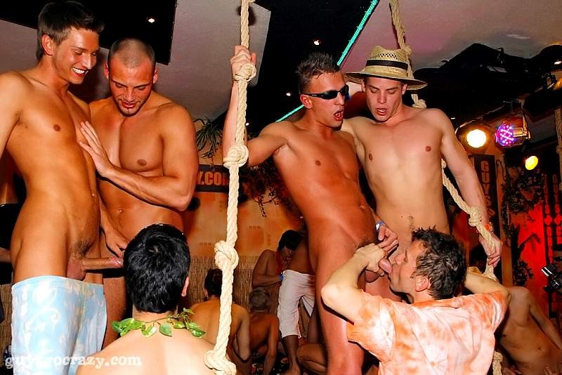 Newbie-Blondinen nehmen schöne dicke Würste in ihren Arschlöchern
 #76983118