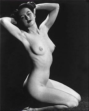Freche Vintage-Mädchen aus den Retro-50er Jahren posieren nackt
 #76594035