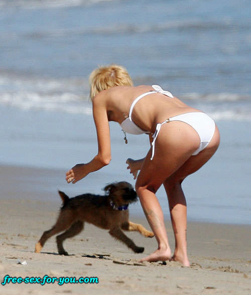 Jenna jameson montre son superbe corps en bikini blanc sur la plage
 #75430271