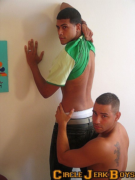 Dos novios con ganas de polla
 #77001658