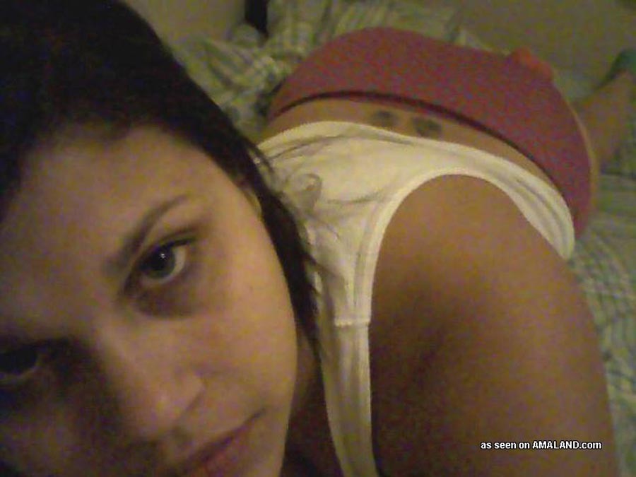Acariciando el coño de una mujer en primer plano
 #75508801