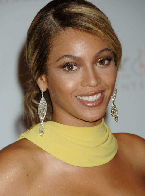 Berühmtheit Beyonce Knowles zeigt heißen Upskirt in der Öffentlichkeit
 #75405243