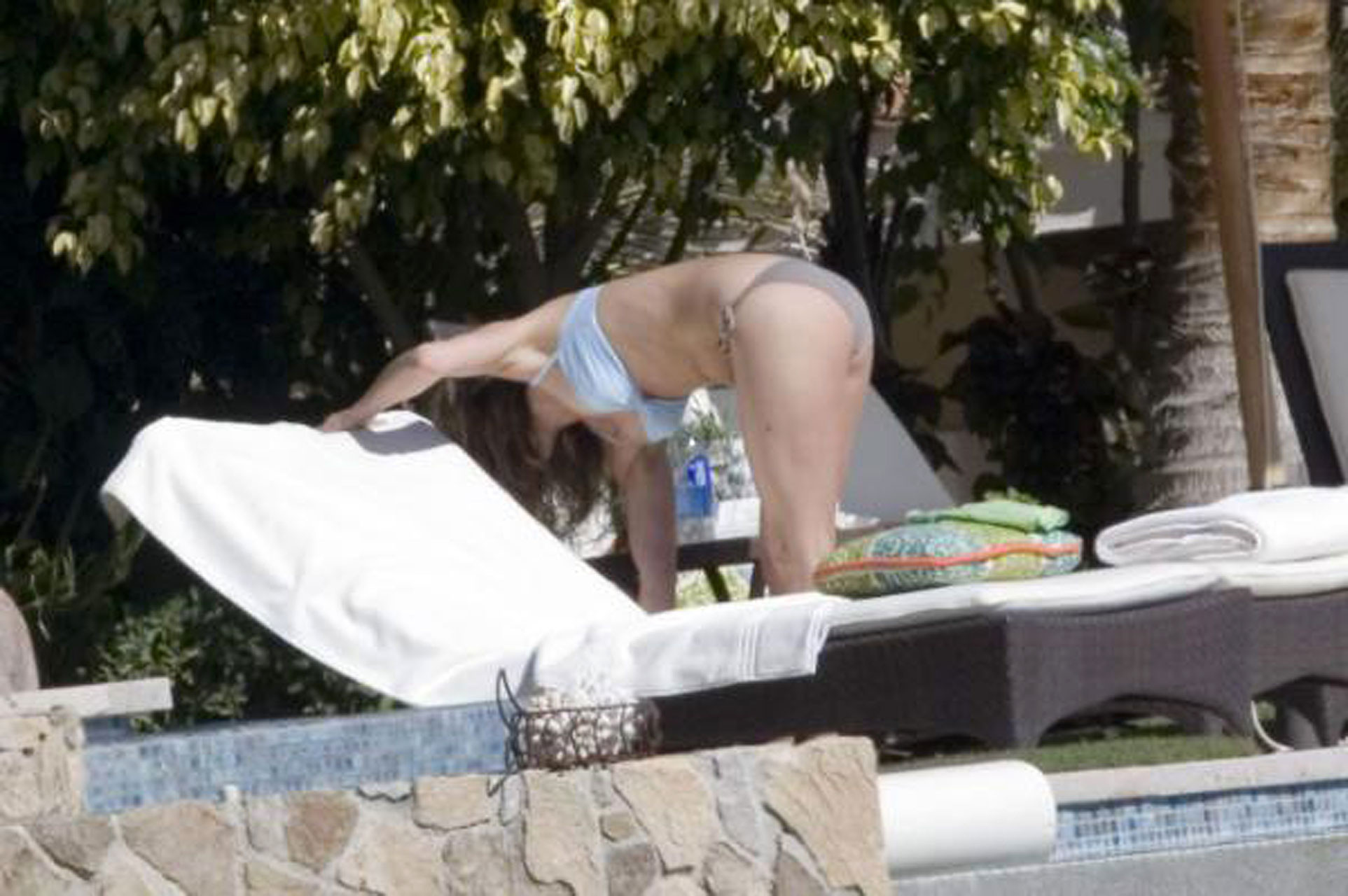 Jennifer aniston exposant son corps sexy et ses fesses en bikini
 #75319517