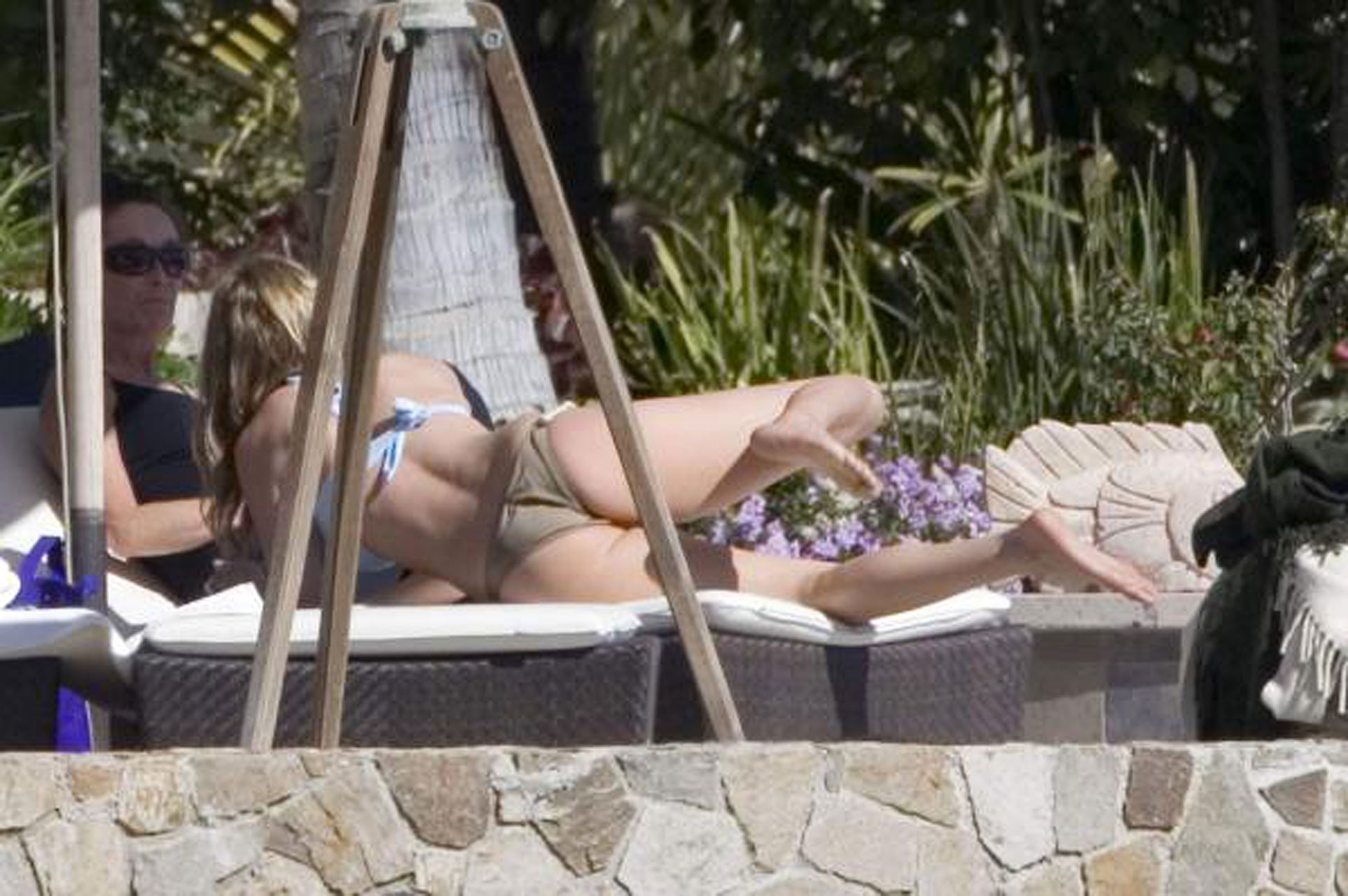 Jennifer Aniston che espone il corpo sexy del cazzo e il culo caldo in bikini
 #75319579