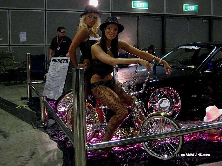 Galleria di ragazze amatoriali sexy che vanno in bicicletta
 #71518630