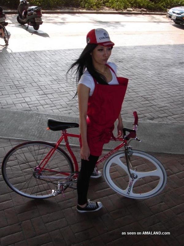 Galeria de chicas amateurs sexy montando en bicicleta
 #71518680