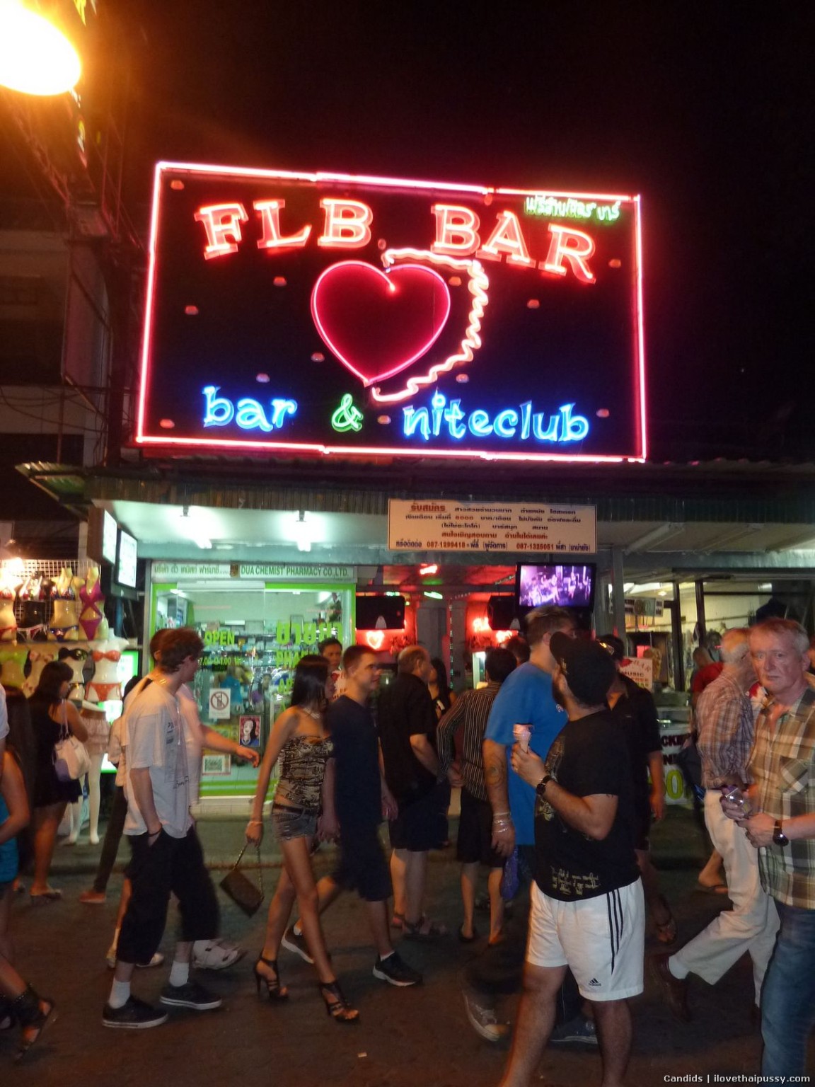 Sex Tourist in Thailand Bareback ficken eine asiatische Massage Hure
 #67908283