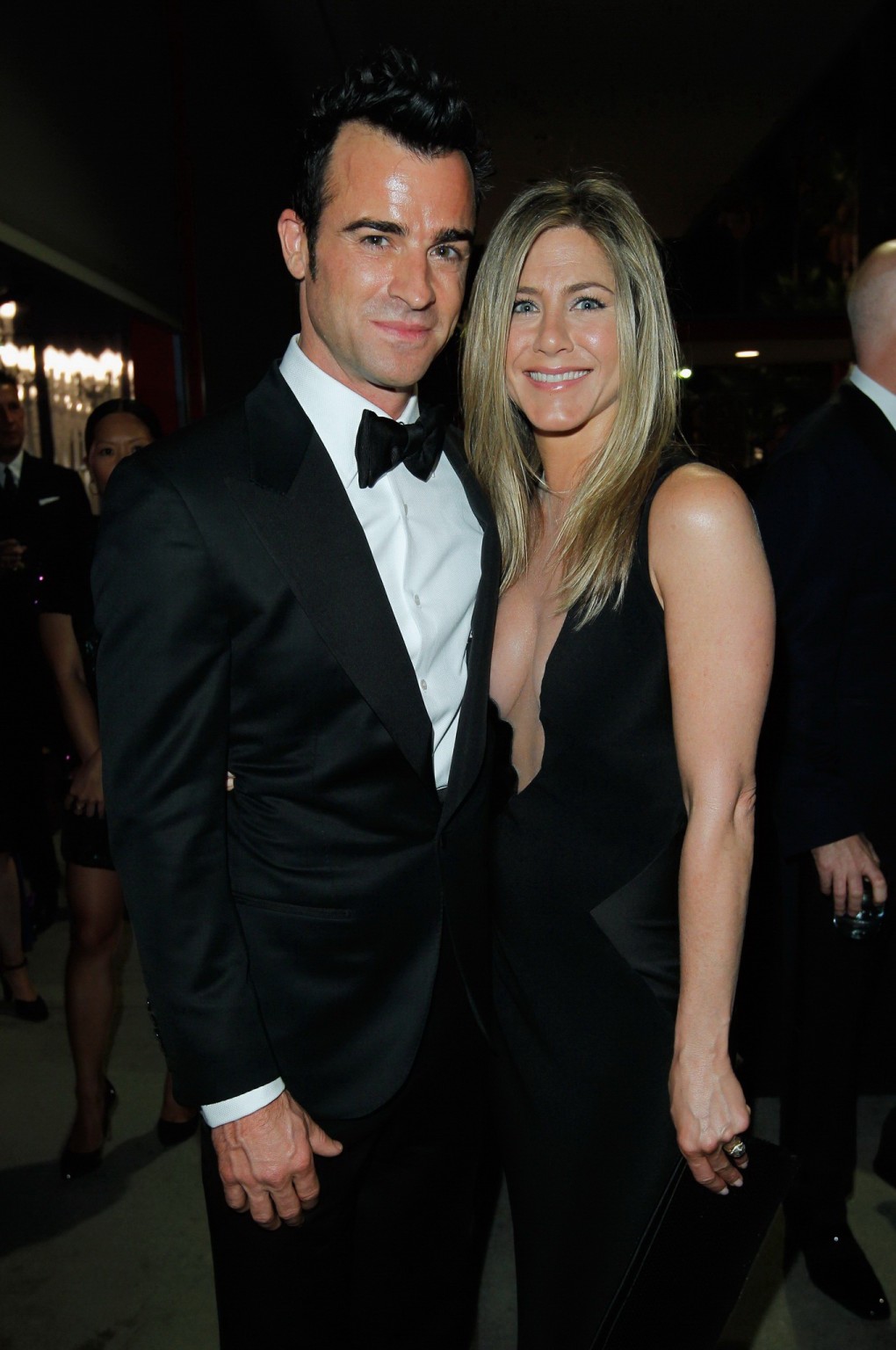 Jennifer Aniston mostra enorme scissione indossando caldo nero rivelando vestito a lacma 
 #75249723