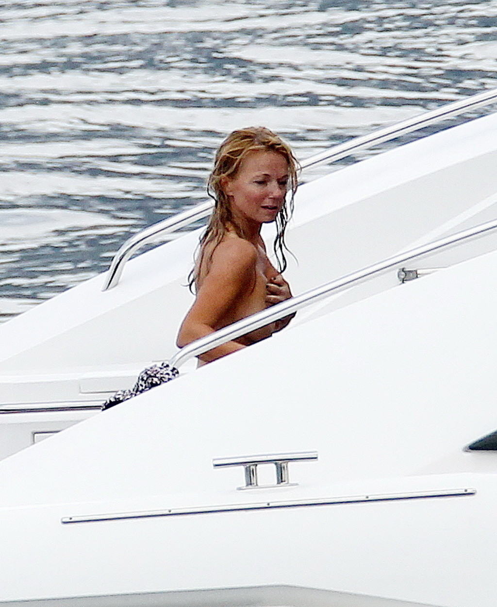 Geri Halliwell in topless su una barca a Saint Tropez
 #75299458