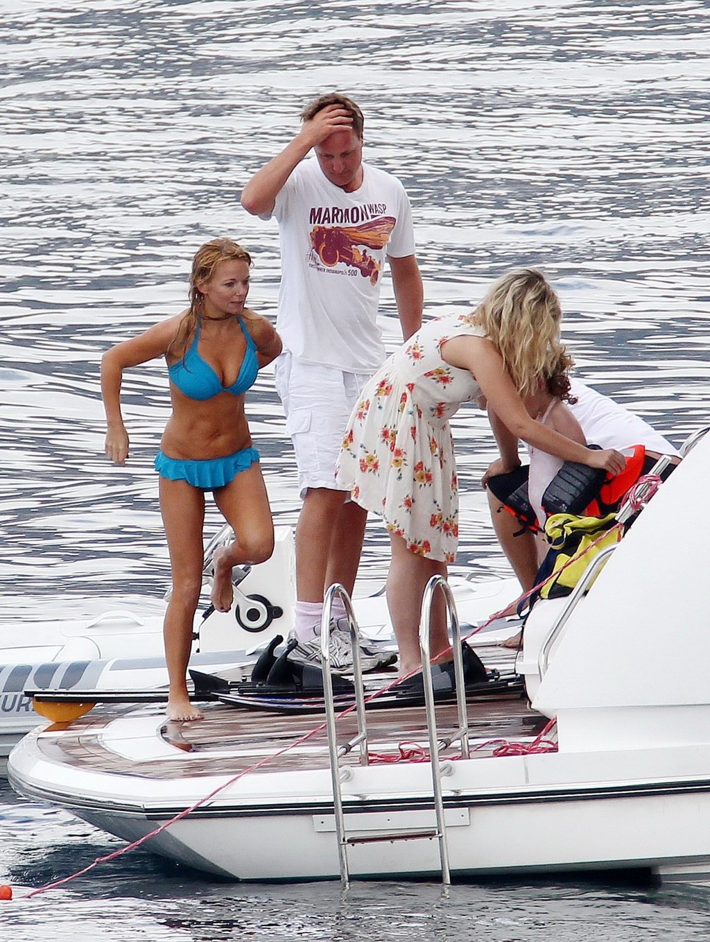 La tetona Geri Halliwell pillada en topless en un barco en San Tropez
 #75299491