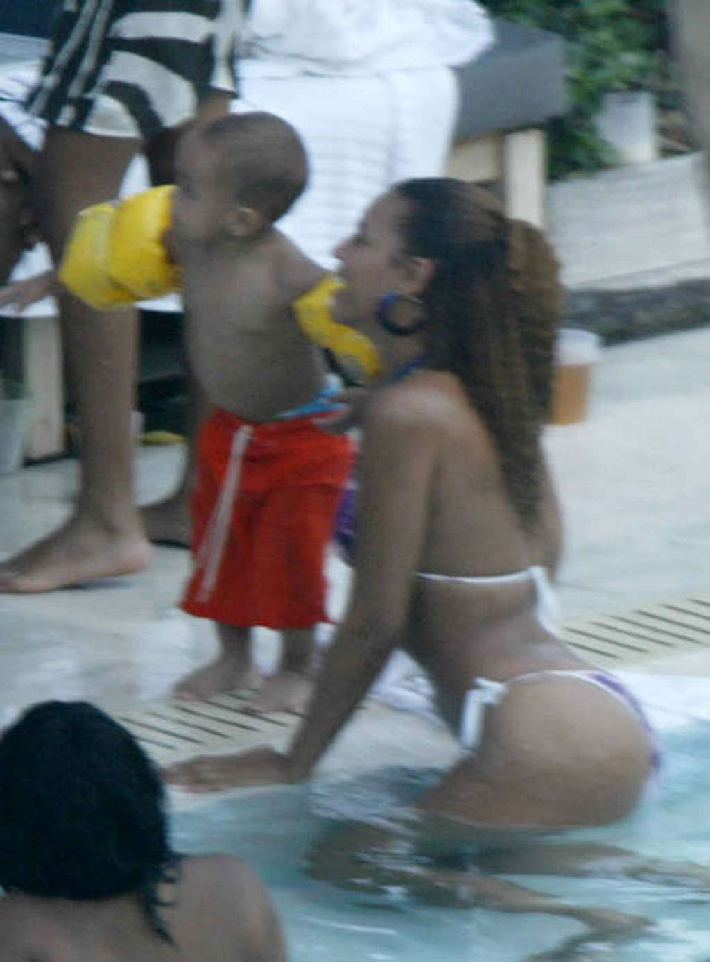 Beyonce mostrando su dulce coño en limusina mientras está borracha
 #75369610
