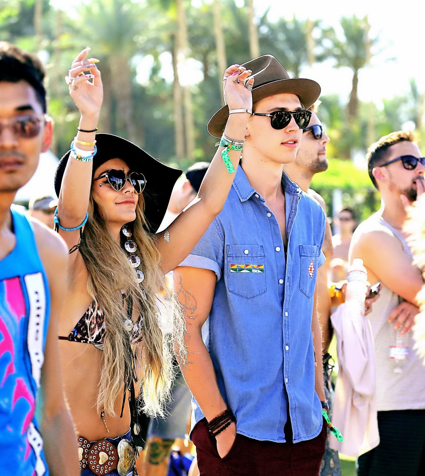 Vanessa hudgens trägt ein knappes Outfit beim coachella 2014
 #75199354