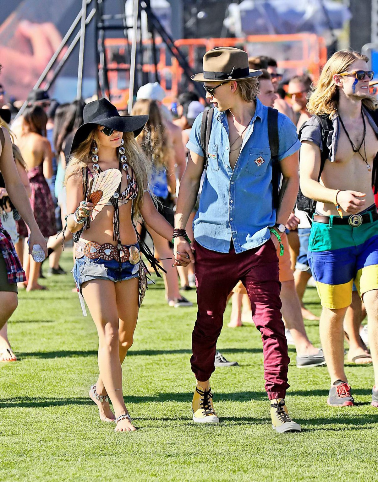 Vanessa hudgens trägt ein knappes Outfit beim coachella 2014
 #75199357