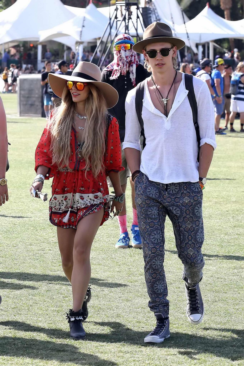 Vanessa hudgens trägt ein knappes Outfit beim coachella 2014
 #75199367