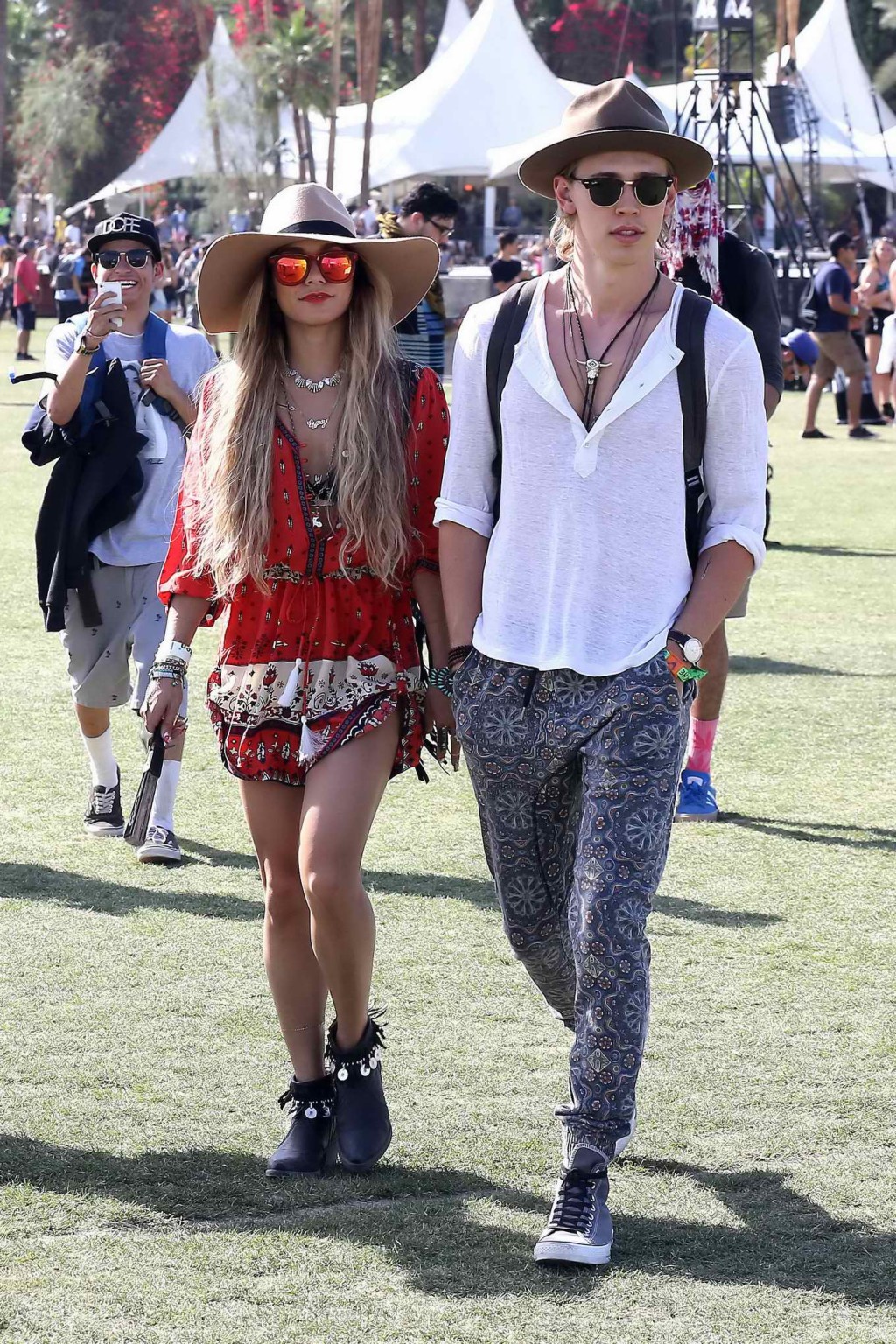 Vanessa hudgens trägt ein knappes Outfit beim coachella 2014
 #75199371