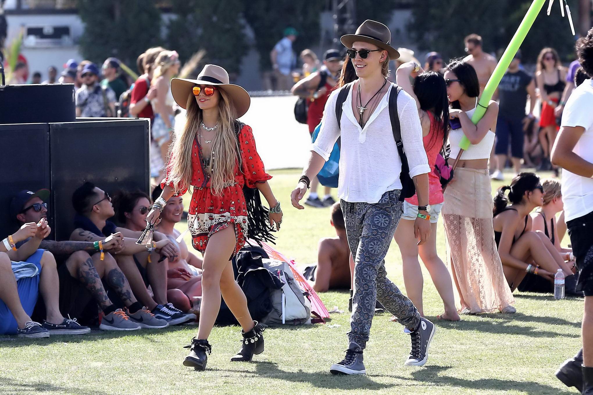 Vanessa hudgens trägt ein knappes Outfit beim coachella 2014
 #75199393